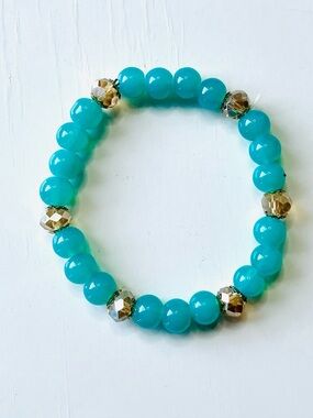 Bright Turquoise Stretch Bracelet with Gold Accent Beads-NWOT